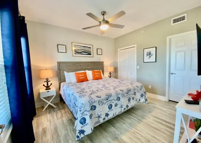 Whitecap Beach, Pool, Bbq Sleeps 8
