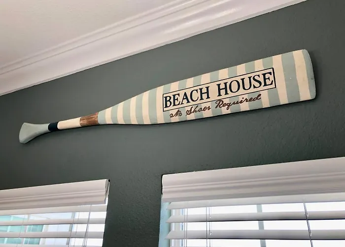 Whitecap Beach, Pool, Bbq Sleeps 8